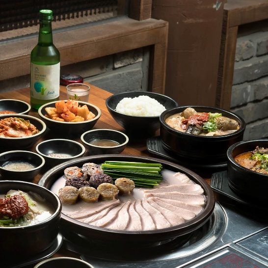 이른 아침 국밥